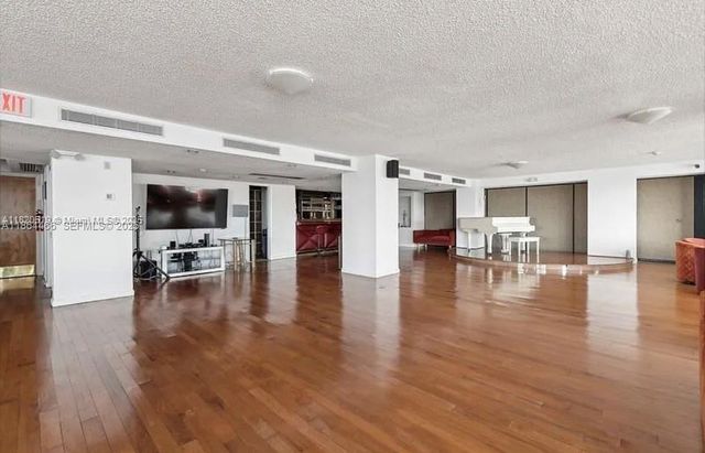 6423 E Collins Avenue 206, Miami Beach, FL 33141