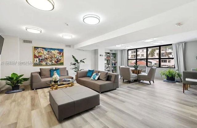 6423 E Collins Avenue 206, Miami Beach, FL 33141