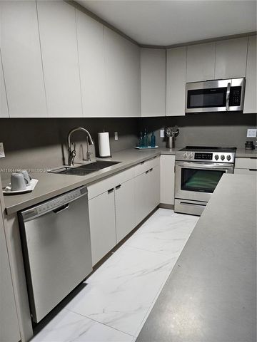 6423 E Collins Avenue 206, Miami Beach, FL 33141