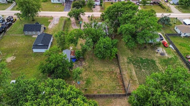 4704 S Water St, Wichita, KS 67217