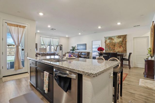 865 Tern Drive, Lathrop, CA 95330