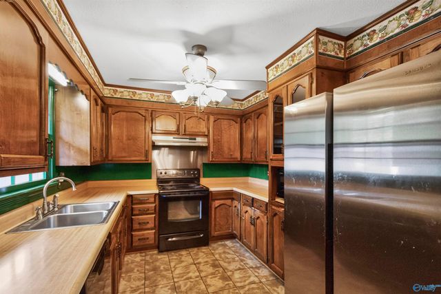 944 4th Avenue NW, Arab, AL 35016