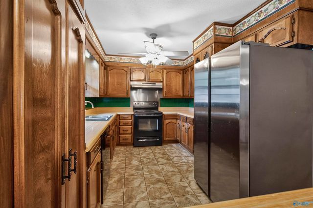 944 4th Avenue NW, Arab, AL 35016