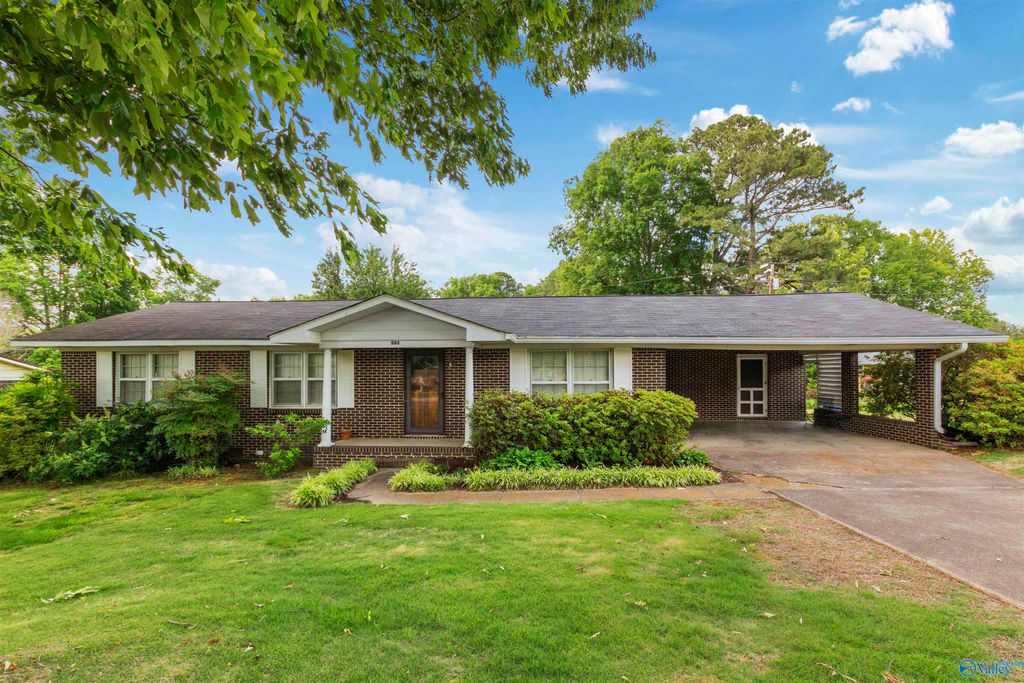 944 4th Avenue NW, Arab, AL 35016
