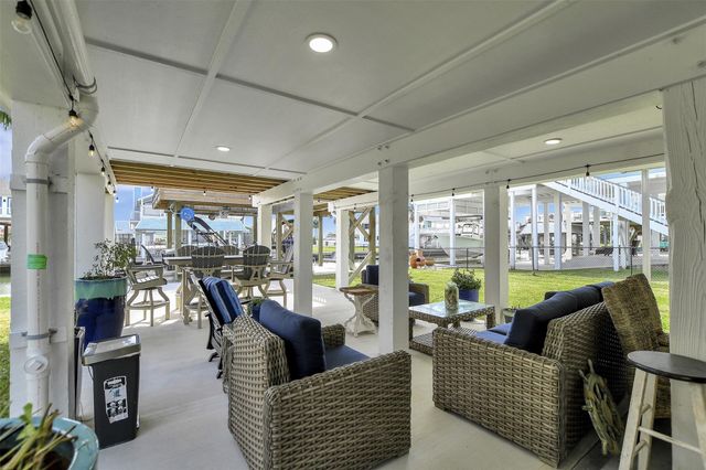 22205 Frio Drive, Galveston, TX 77554