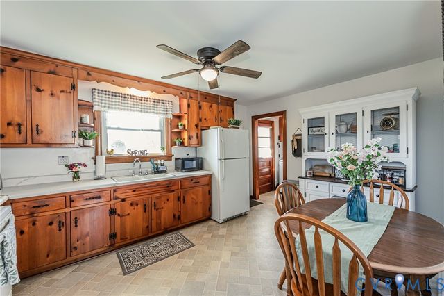 8236 Lee Davis Rd, Mechanicsville, VA 23111