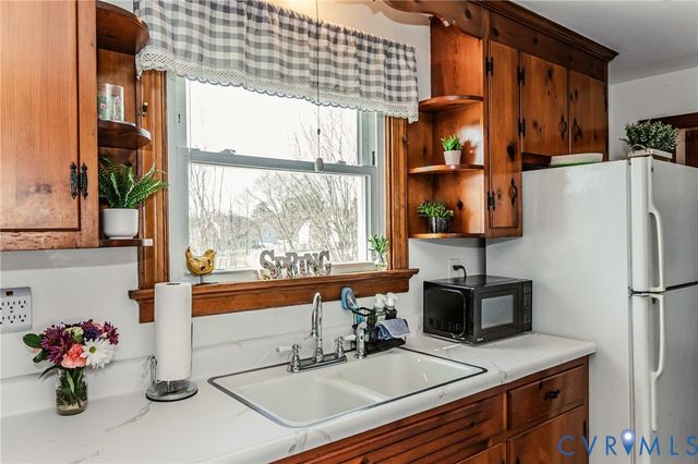 8236 Lee Davis Rd, Mechanicsville, VA 23111