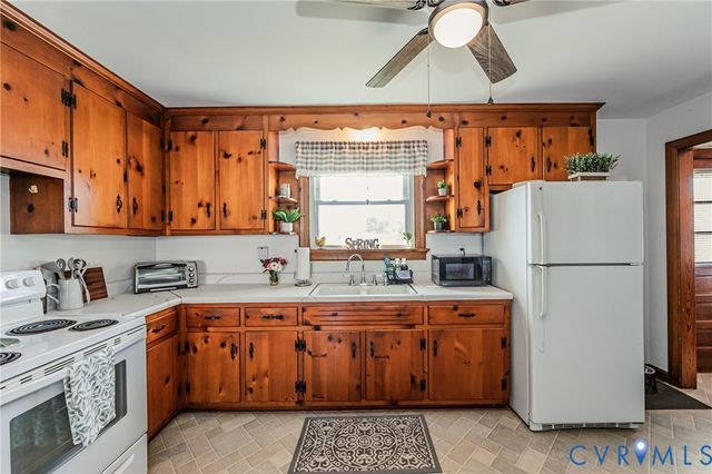 8236 Lee Davis Rd, Mechanicsville, VA 23111