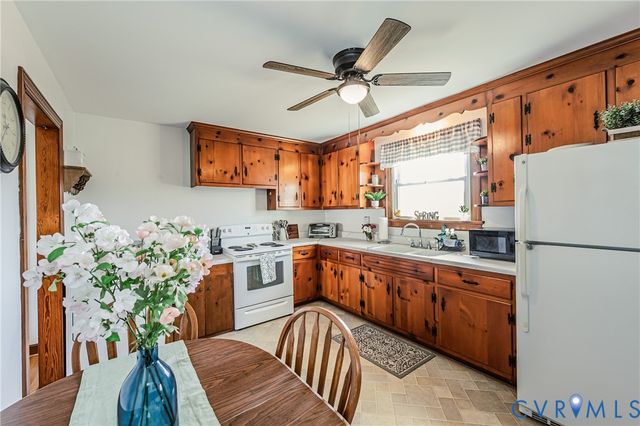 8236 Lee Davis Rd, Mechanicsville, VA 23111