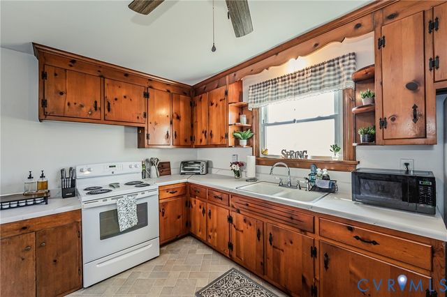 8236 Lee Davis Rd, Mechanicsville, VA 23111