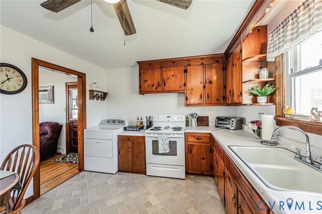 8236 Lee Davis Rd, Mechanicsville, VA 23111