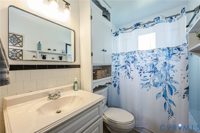 8236 Lee Davis Rd, Mechanicsville, VA 23111