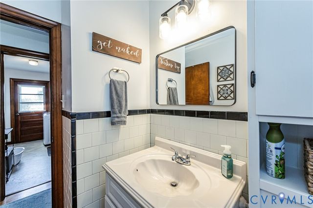 8236 Lee Davis Rd, Mechanicsville, VA 23111