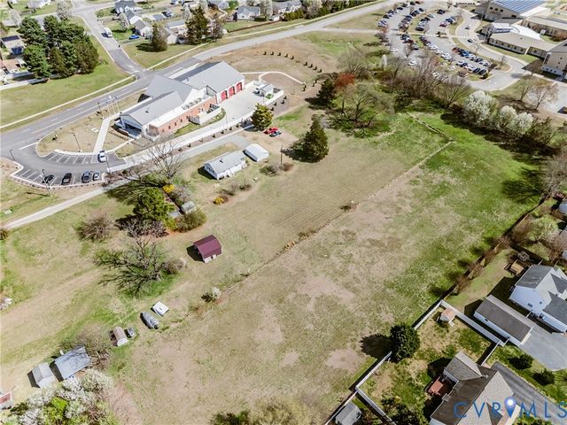 8236 Lee Davis Rd, Mechanicsville, VA 23111