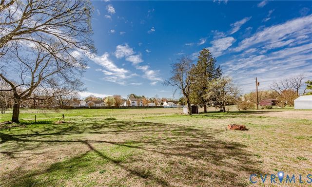 8236 Lee Davis Rd, Mechanicsville, VA 23111