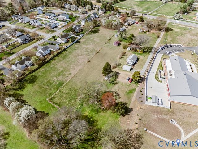 8236 Lee Davis Rd, Mechanicsville, VA 23111