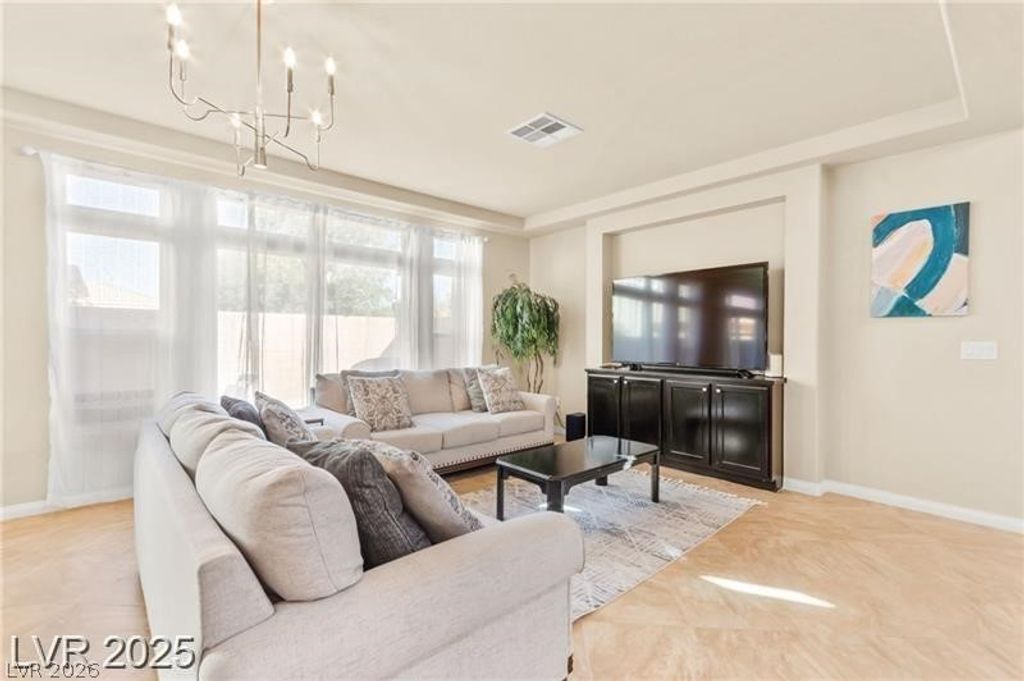 Image 18 of property listing at 9696 Grayson Hills Street, Las Vegas, NV 89139