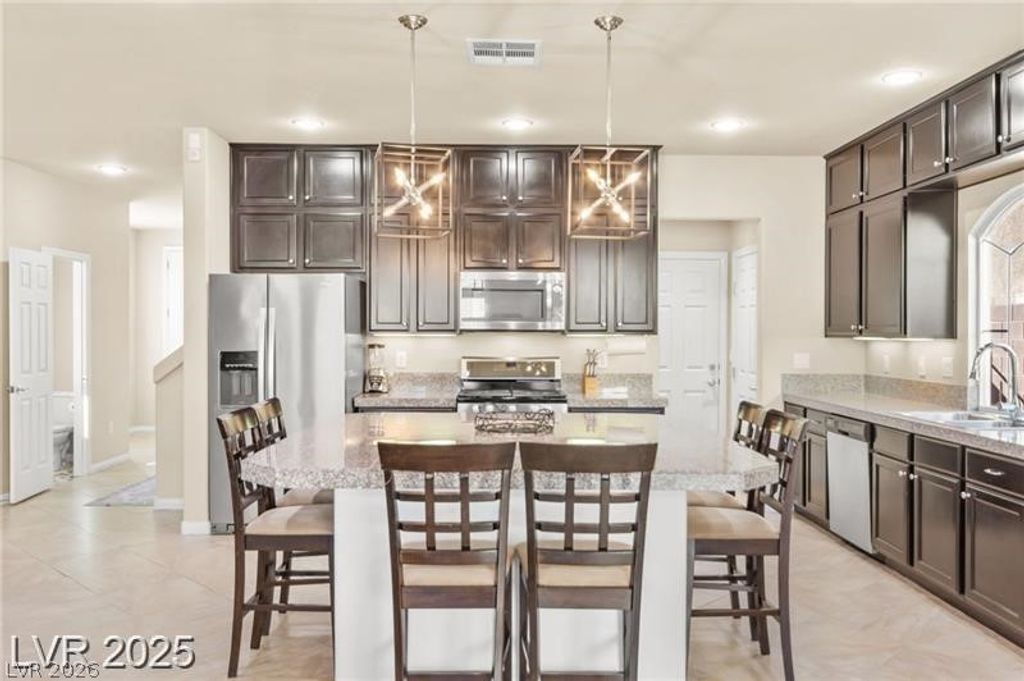 Image 6 of property listing at 9696 Grayson Hills Street, Las Vegas, NV 89139