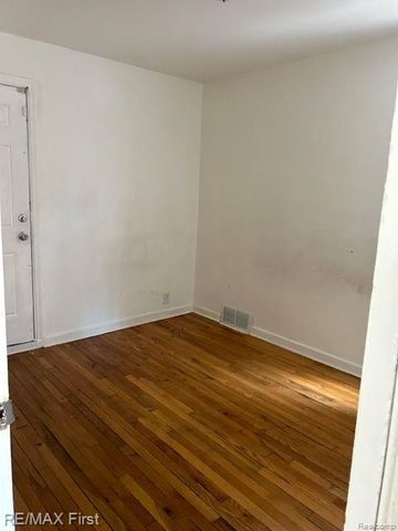 15211 EASTBURN Street, Detroit, MI 48205