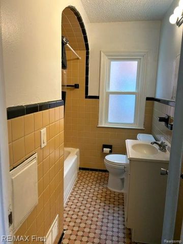 15211 EASTBURN Street, Detroit, MI 48205