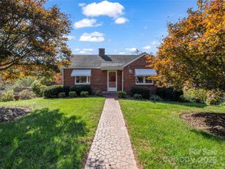 104 Wendover Road, Asheville, NC 28806