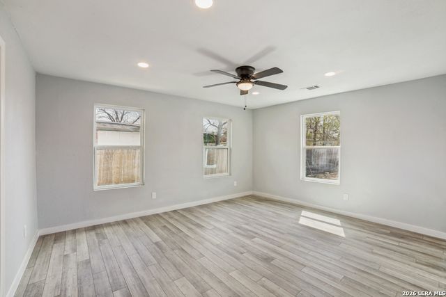 3646 W POPLAR ST., San Antonio, TX 78228