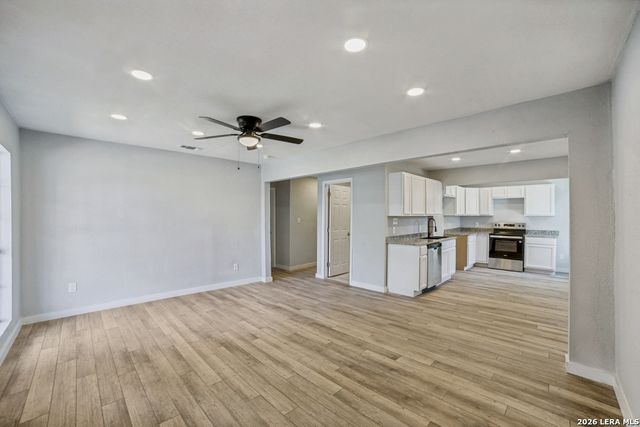 3646 W POPLAR ST., San Antonio, TX 78228