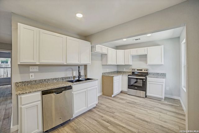 3646 W POPLAR ST., San Antonio, TX 78228