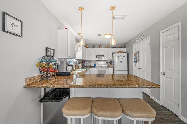 601 Wave Court, Surfside Beach, TX 77541