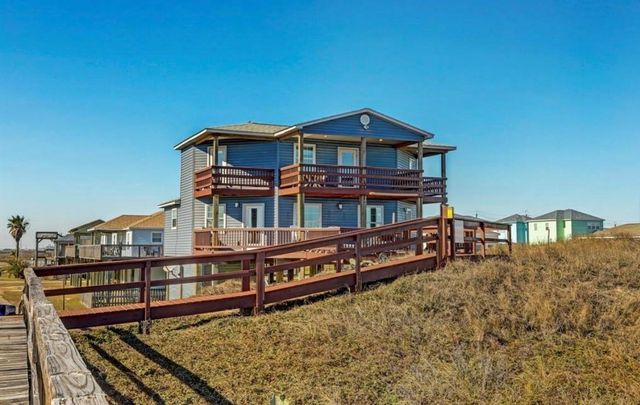 601 Wave Court, Surfside Beach, TX 77541