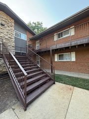 1810 W Hatherleigh Court 2B, Mount Prospect, IL 60056