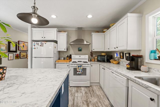 19 Sandy Lane, Beaufort, SC 29907
