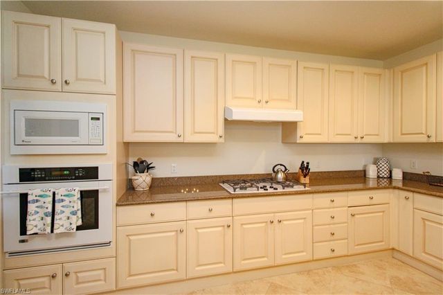 2713 Callista CT 103, Naples, FL 34114