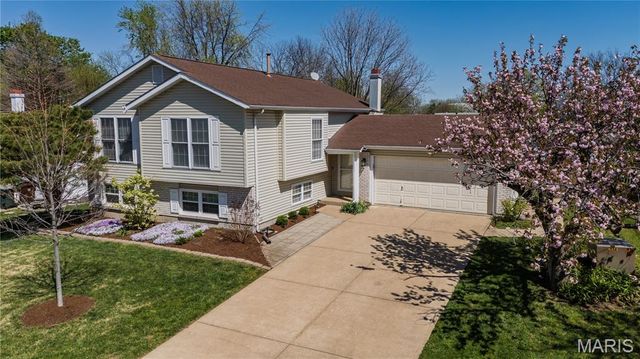 1607 Enwood Drive, St Peters, MO 63376