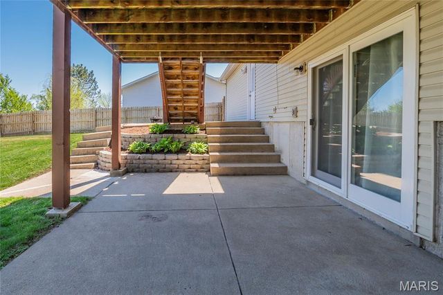 1607 Enwood Drive, St Peters, MO 63376