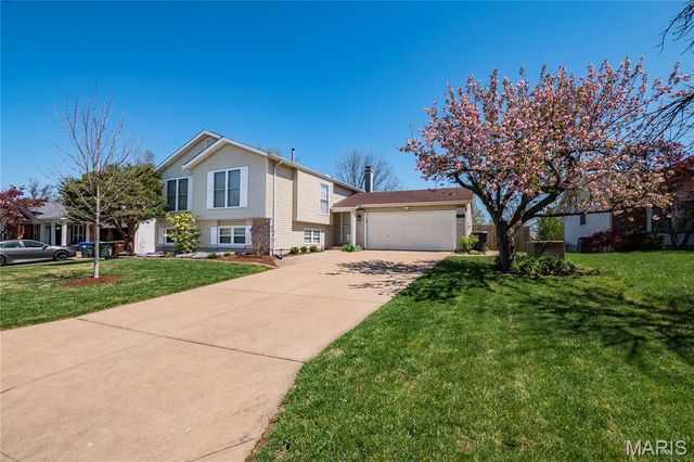 1607 Enwood Drive, St Peters, MO 63376