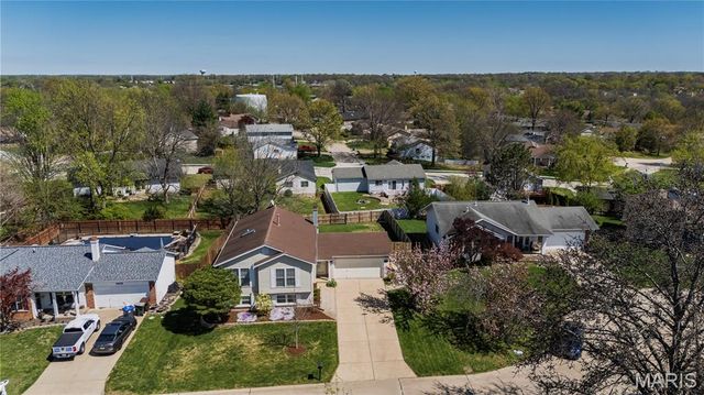 1607 Enwood Drive, St Peters, MO 63376