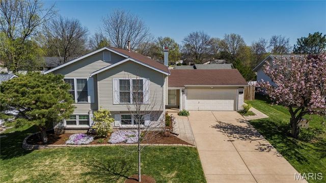 1607 Enwood Drive, St Peters, MO 63376