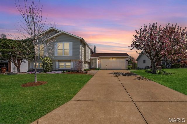 1607 Enwood Drive, St Peters, MO 63376