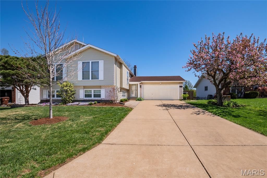 1607 Enwood Drive, St Peters, MO 63376