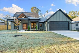 9 Kilsyth Lane, Bella Vista, AR 72715