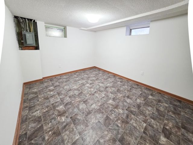 137 Jessamine Avenue E, Saint Paul, MN 55117