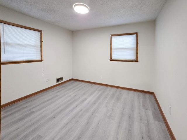 137 Jessamine Avenue E, Saint Paul, MN 55117