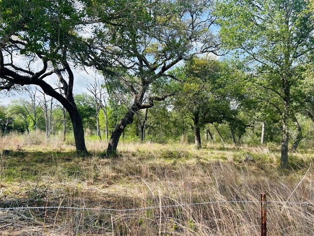 1390 County Road 106, Columbus, TX 78934