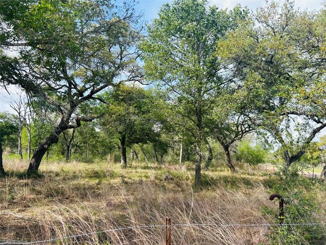 1390 County Road 106, Columbus, TX 78934
