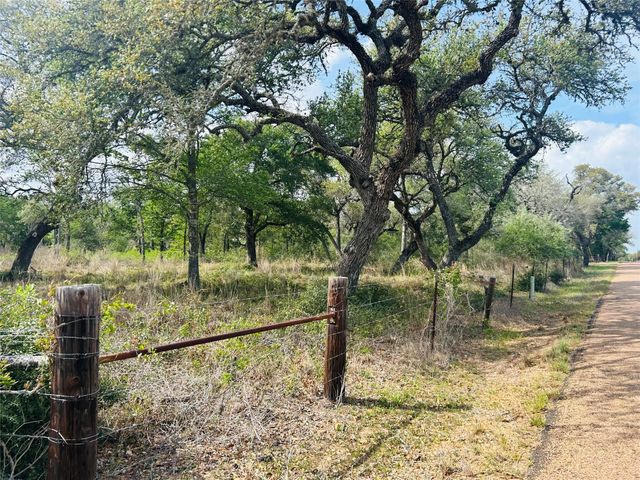 1390 County Road 106, Columbus, TX 78934