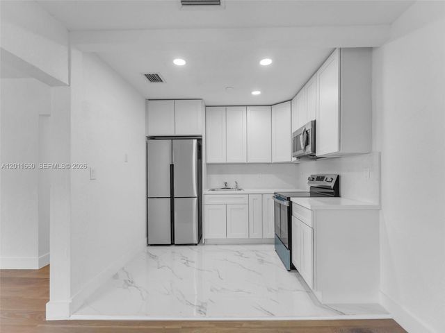 520 NW 32nd Pl 520, Miami, FL 33125
