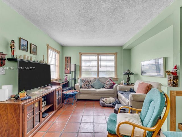 520 NW 32nd Pl 520, Miami, FL 33125