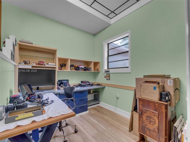 520 NW 32nd Pl 520, Miami, FL 33125
