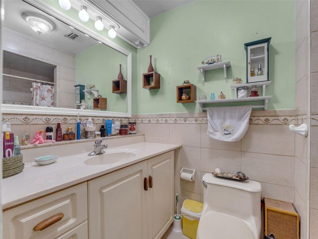 520 NW 32nd Pl 520, Miami, FL 33125